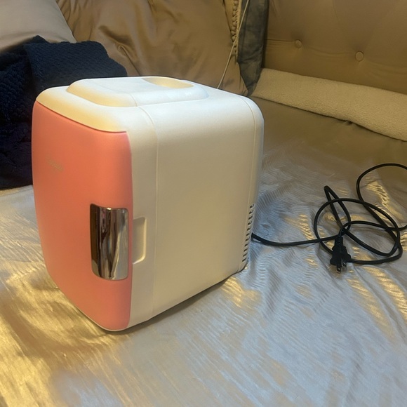 Cooluli Mini Fridge Pink - Picture 5 of 6